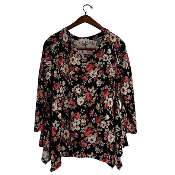 Green Envelope Tops - Green Envelope Floral Shark Bite Hem Knit Top Size 1X